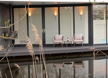 Belle péniche au design contemporain - 34