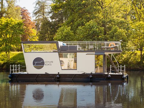 Moderne woonboot op de Saar - 2
