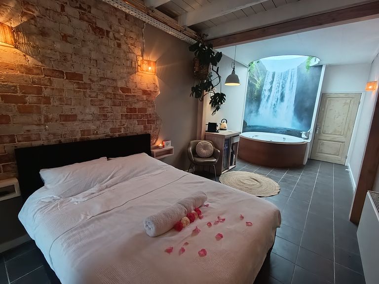 Romantische suite met jacuzzi en sauna - 1