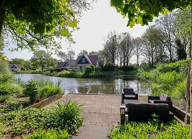 Stimmungsvolle Ferienwohnung direkt am Wasser - 2
