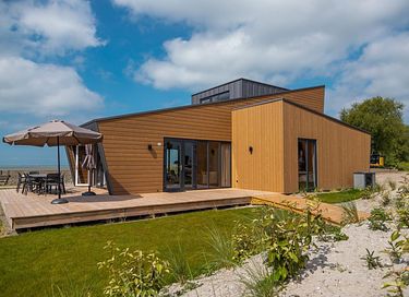 Family house (10p) at the IJsselmeer