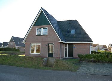 Spacious villa with wellness in Friesland