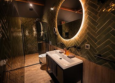 Romantic suite with sauna and hot tub - 12