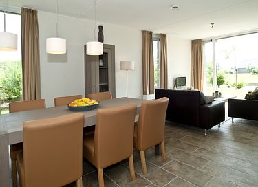 Vakantiewoning met tuin op waterrijk park - 4