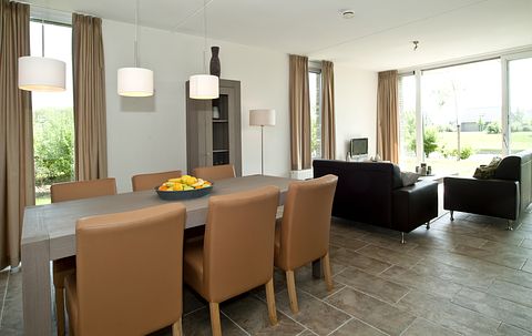 Vakantiewoning met tuin op waterrijk park - 4