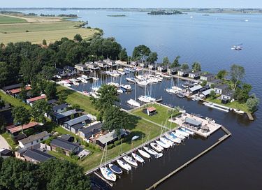 Häuschen in Wassersportpark in Friesland - 15