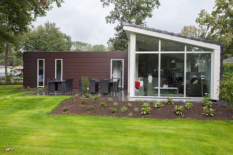 Chalet met terras op een bosrijk park - 3