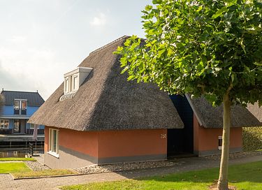 Thatched holiday home with jetty - 12