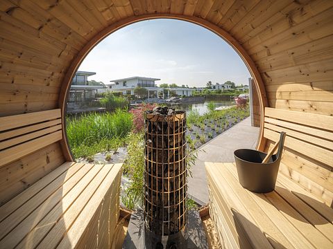 Luxury villa with fenced garden and dog welcome - 4
