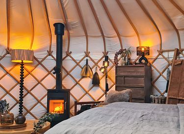 Luxe yurt met houtkachel en privé sanitair - 13