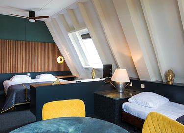Hotel aan de gracht in historisch Dokkum - 11