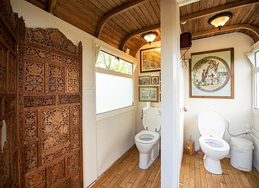 Sleeping in a romantic wine barrel - 25
