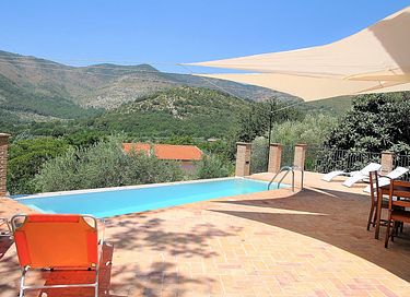 Leuke villa met zwembad en terras - 10