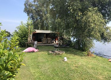 Blokhut op privé eiland met gratis motorboot