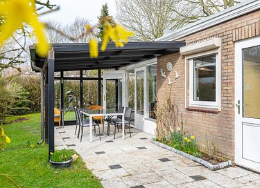 Vacation home near a large lake in Zeeland - 18