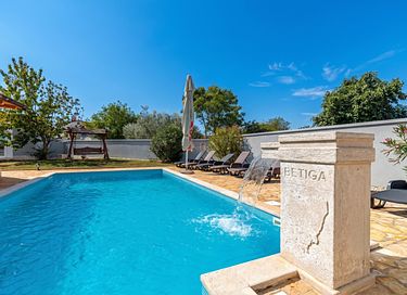 Group accommodation with private pool - 36