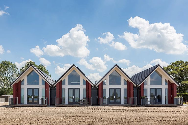 4-person beach house on a Frisian lake - 1