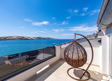 Spacious apartment with sea view and balcony - 38