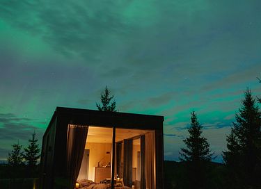 Breathtaking mirror house in Norway - 49