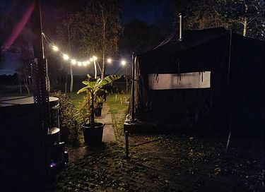 Einzigartiges Glamping Armeezelt mit Whirlpool und Ofen - 21
