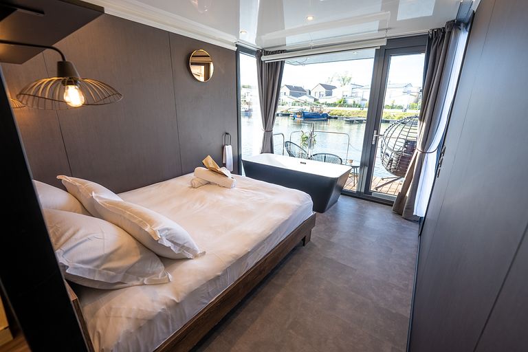 Romantisches Tiny House auf dem Wasser - 1
