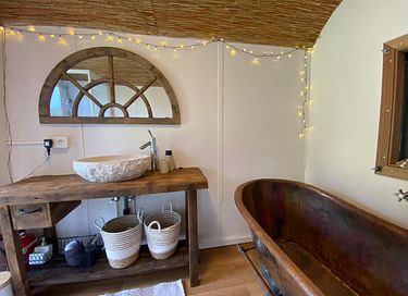 Glamping dome met hottub en uitzicht - 19