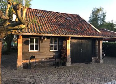 Authentieke stal met kerkelijke balken - 2