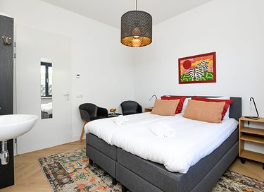 Child-friendly villa on the waterfront - 13