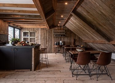 Beautifully renovated farmhouse with many luxuries - 7