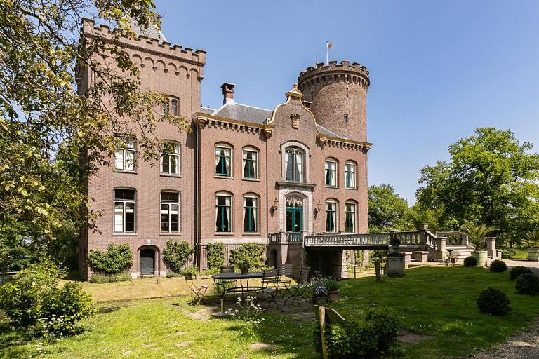 Übernachten Sie in einer Burg aus dem 13. - 1