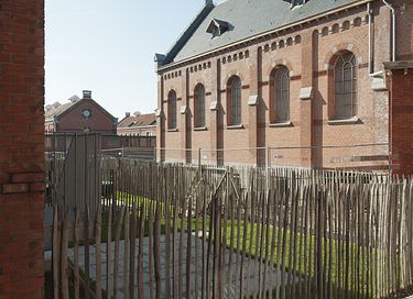 Aan het strand in een historisch ziekenhuis - 6