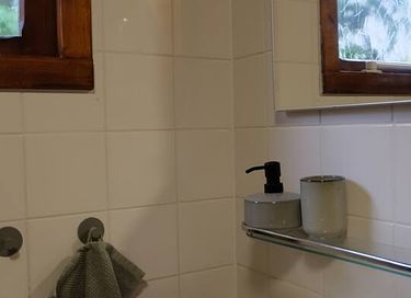 Maison dans la forêt en bois avec jardin spacieux - 24