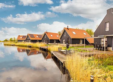 Water villa in Friesland for 2 to 4 people