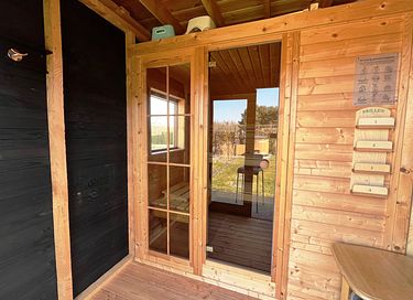 Wellness house with private beach on large lake - 21
