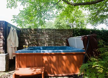 Gartenzimmer mit Outdoor-Salzwasserjacuzzi - 9
