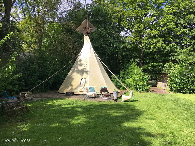 Slapen in een indiaanse tipi voor 6 personen - 1