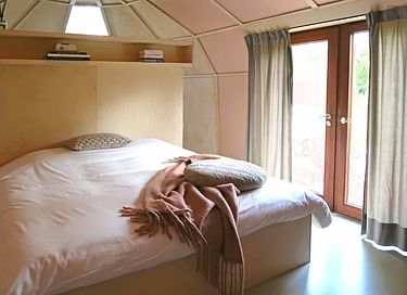 Unique mirror cabin in Zeeland - 4