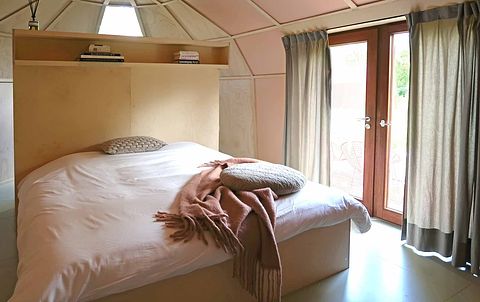 Unique mirror cabin in Zeeland - 4
