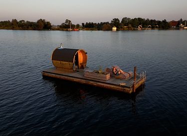 Groepslodge bij het water in Friesland - 35