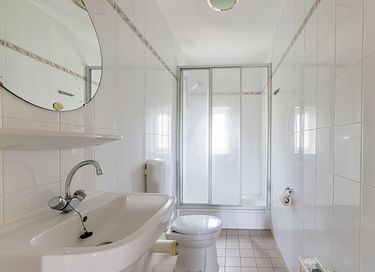 Ruime 8-persoons vakantiewoning aan het water - 18