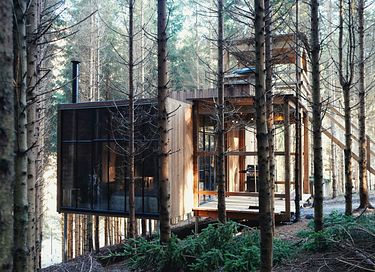 Family treehouse with hot tub in the Ardennes