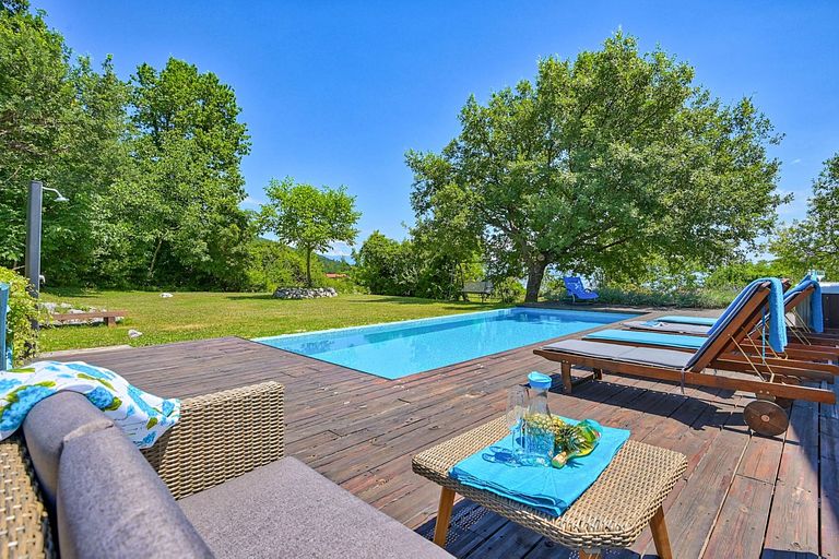 Villa met zoutwaterzwembad en zeezicht - 1