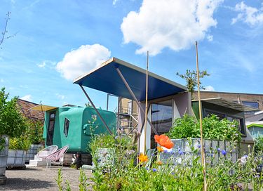 Hoe bizar! Slapen in een vuilcontainer - 4