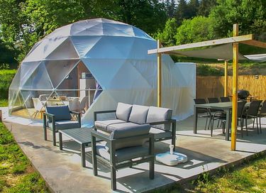 Luxuriöse Glamping-Kuppel in den französischen Hügeln