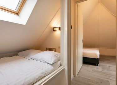 Bungalow with box bed for children - 16