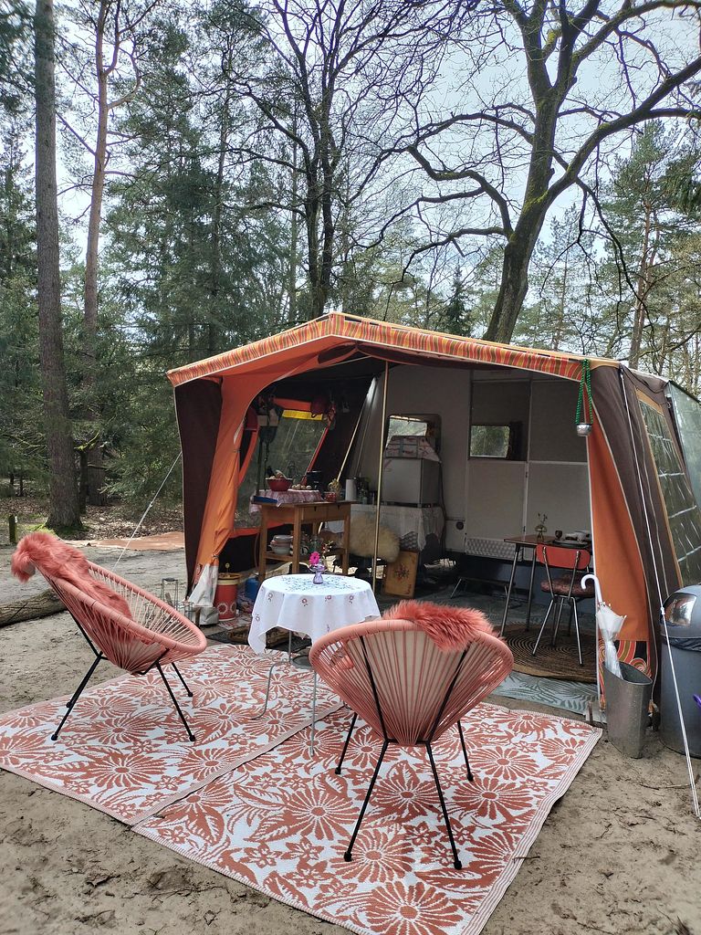 Spend the night in a vintage folding caravan - 1
