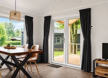 Chalet met privé hottub aan de speelvijver - 4