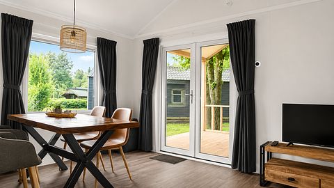 Chalet met privé hottub aan de speelvijver - 4