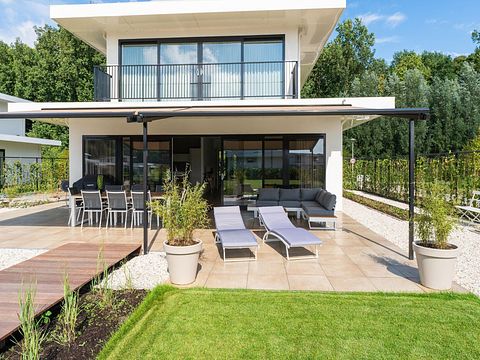 Villa (8p) met grote tuin aan het water - 3
