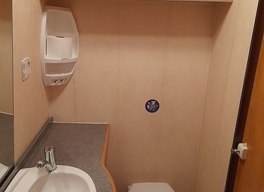 Sleeping in a vintage camper with hot tub - 17